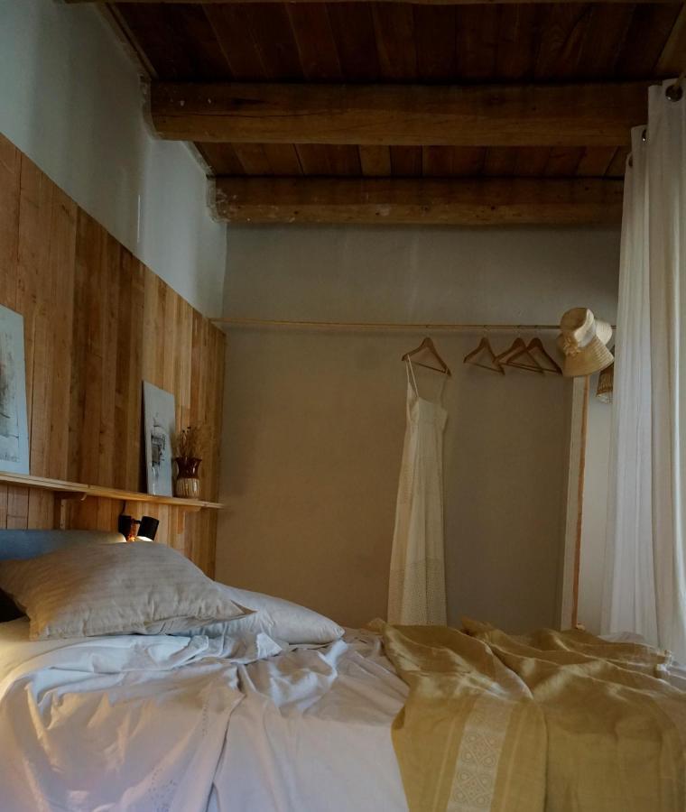 Can Tat, Loft In A Old Coach House Sant Jordi Desvalls Экстерьер фото
