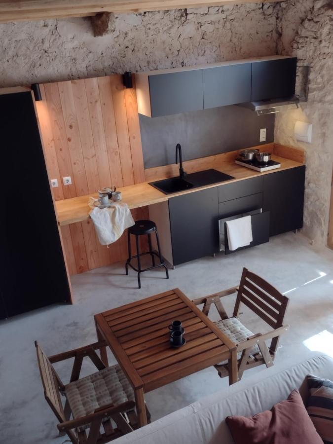 Can Tat, Loft In A Old Coach House Sant Jordi Desvalls Экстерьер фото