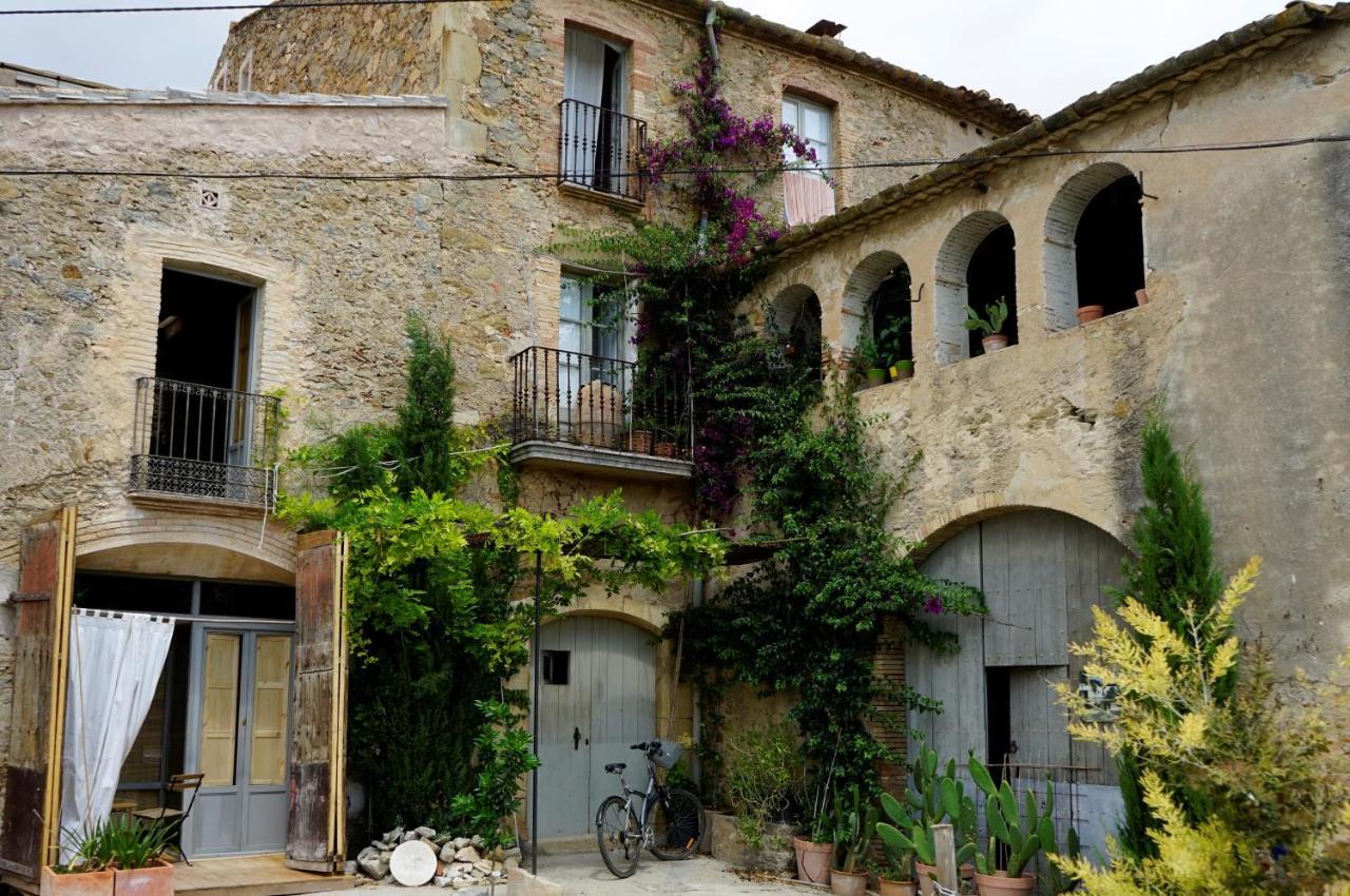 Can Tat, Loft In A Old Coach House Sant Jordi Desvalls Экстерьер фото