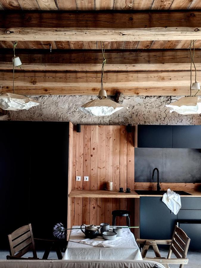 Can Tat, Loft In A Old Coach House Sant Jordi Desvalls Экстерьер фото