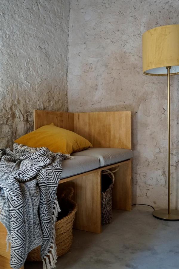 Can Tat, Loft In A Old Coach House Sant Jordi Desvalls Экстерьер фото