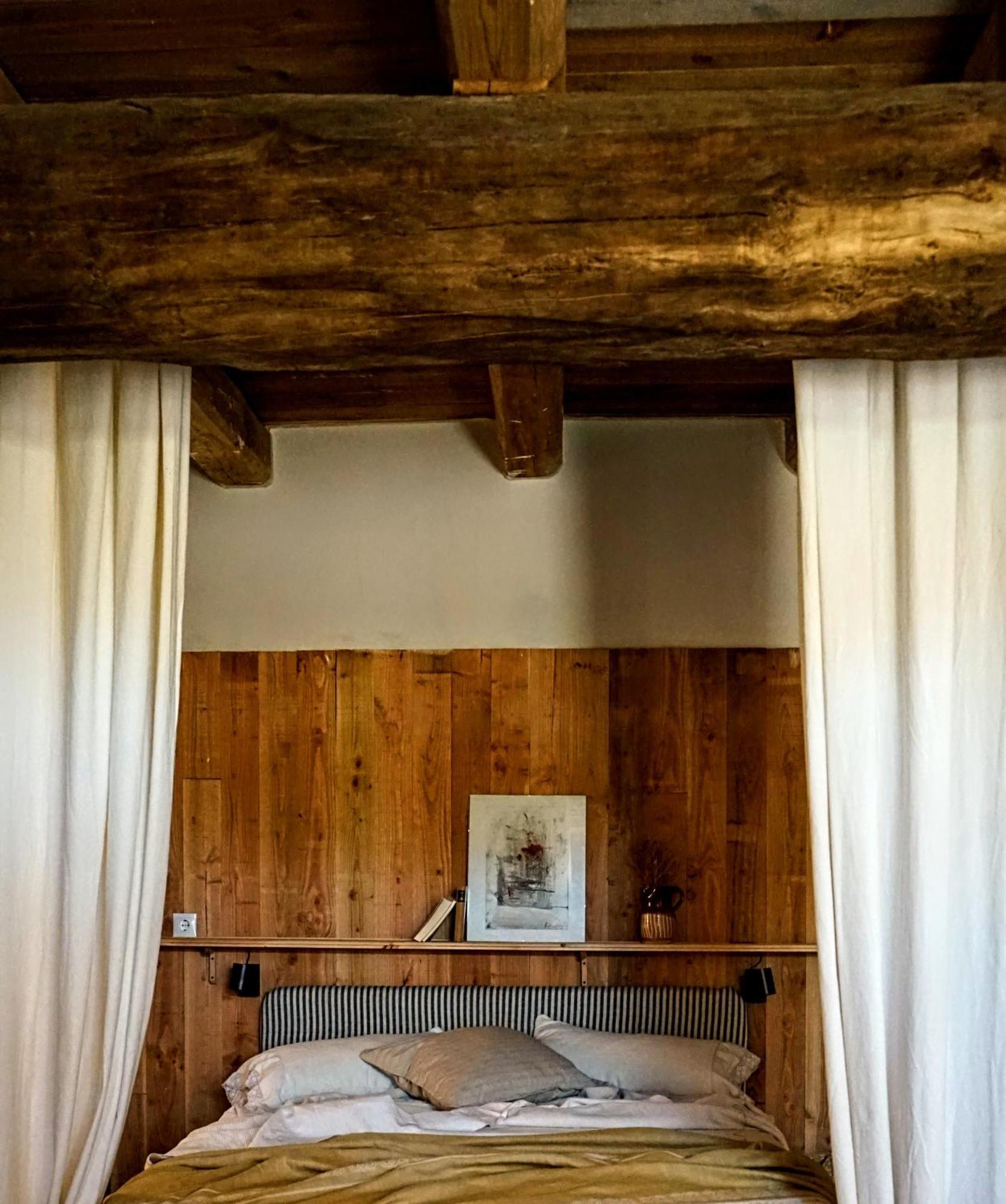 Can Tat, Loft In A Old Coach House Sant Jordi Desvalls Экстерьер фото